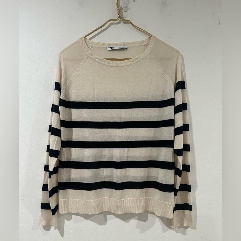 Zara beige and black striped sweater with lightweight fabric M NWOT